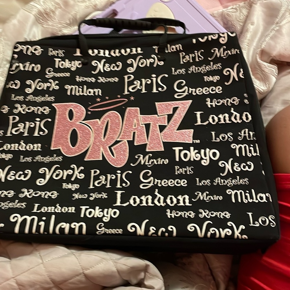 VINTIGE -Bratz doll carrying case